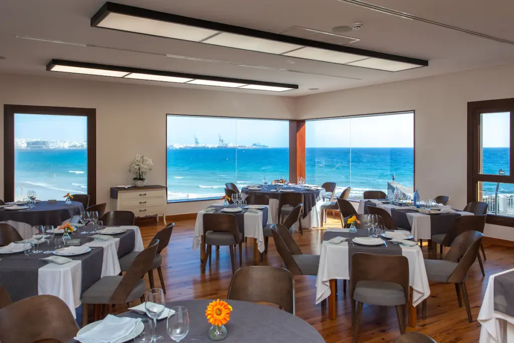 Restaurante do El Mirador de Fuerteventura com vista para o mar