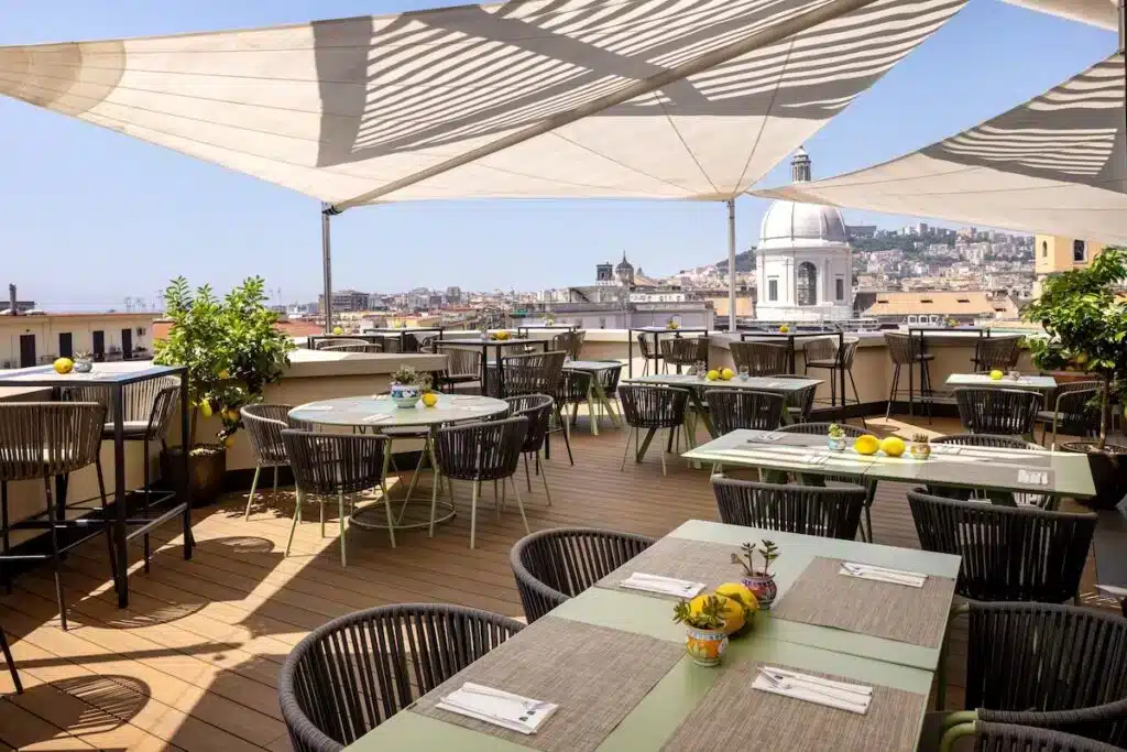Rooftop do UNAHOTELS Napoli