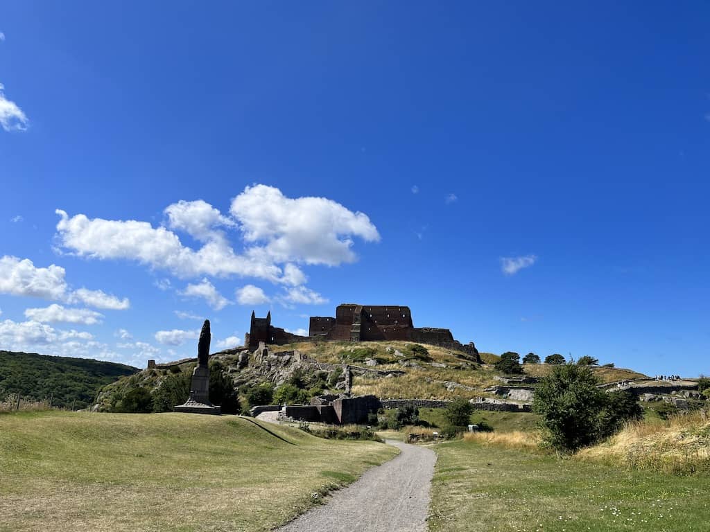 Ruínas do Castelo de Hammershus Ruínas medievais do Castelo de Hammershus em Bornholm