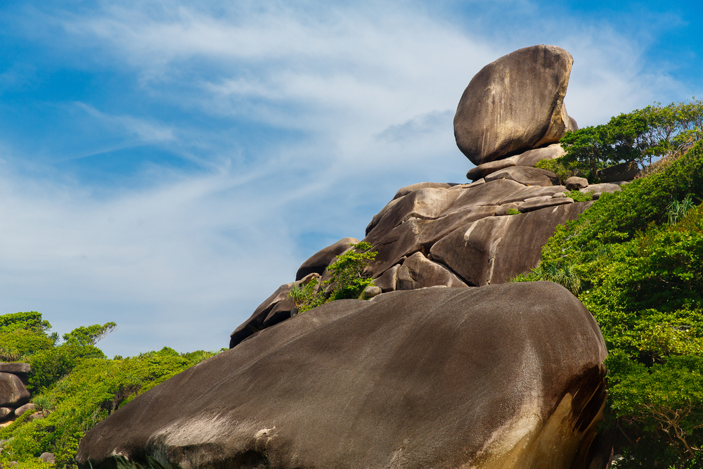 A Sail Rock e a água cristalina em Koh Similan, nas Ilhas Similan
