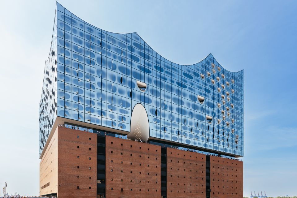 A sala de concertos Elbphilharmonie ao lado do porto de Hamburgo