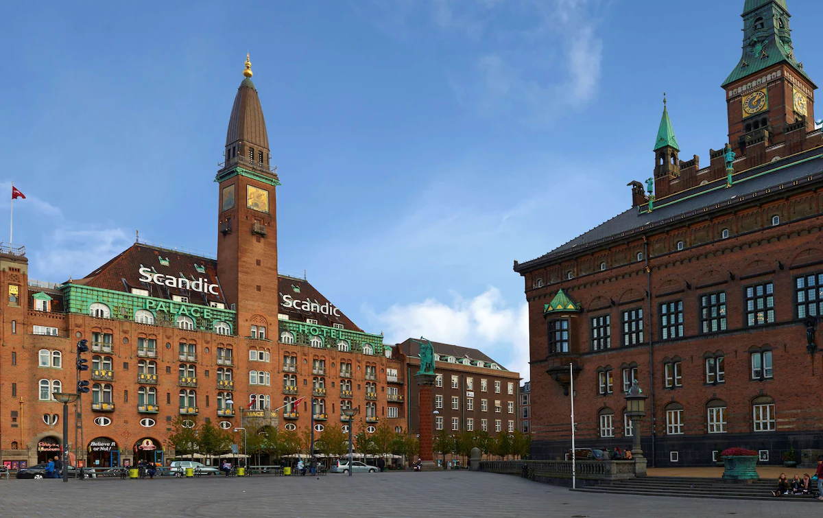 Scandic Palace Hotel na Praça da Prefeitura de Copenhague