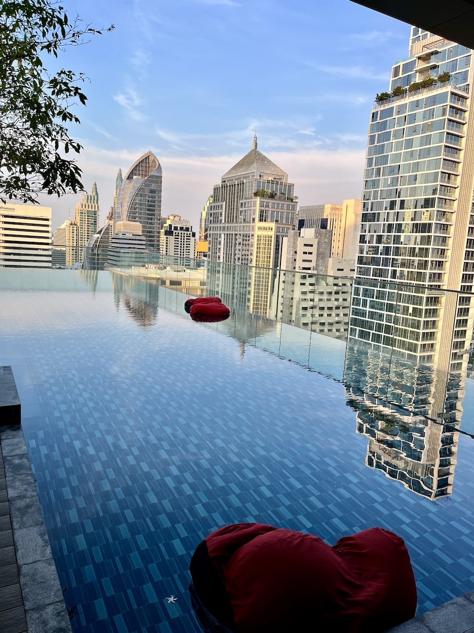 Sindhorn Midtown, hotel com piscina na cobertura no centro de Bangkok
