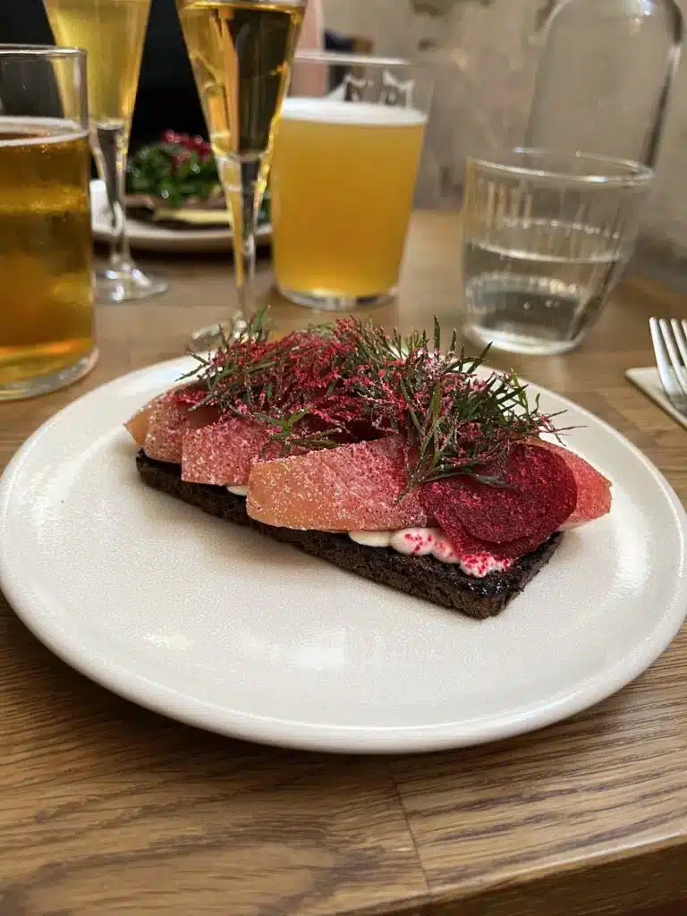 Smørrebrød de salmão em Copenhague