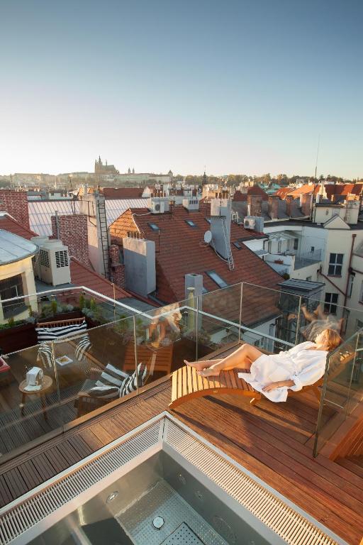 Spa na cobertura do The Emblem Prague Hotel
