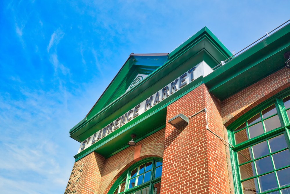 St. Lawrence Market na esquina da Front Street com a Lower Jarvis Street, em Toronto