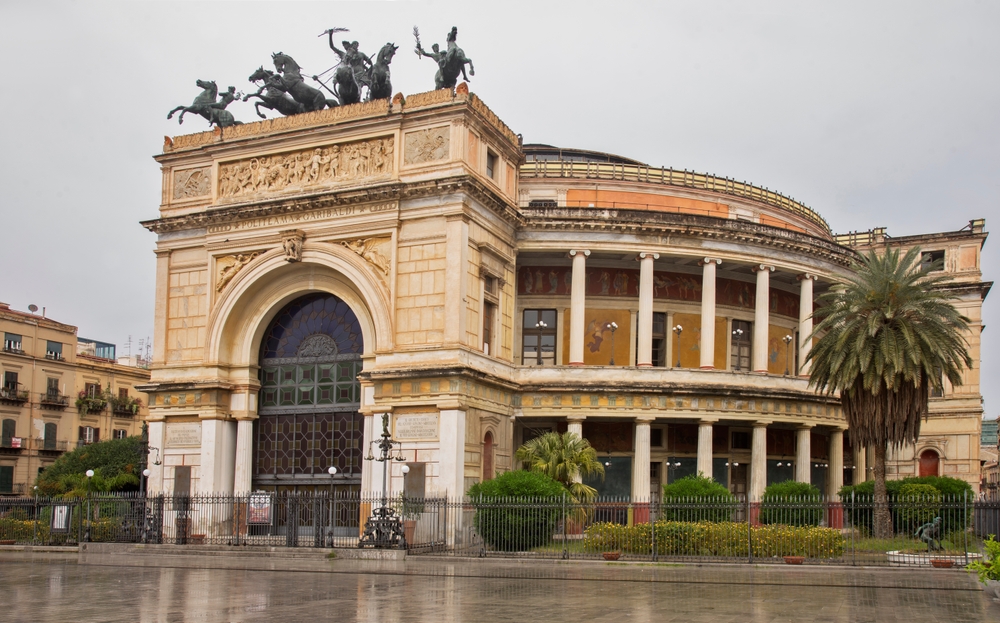 Teatro Politeama na Piazza Ruggero Settimo, em Palermo