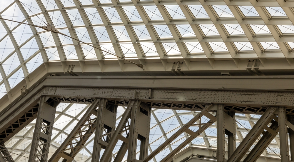 O teto de vidro do Moynihan Train Hall na Penn Station, em Nova York