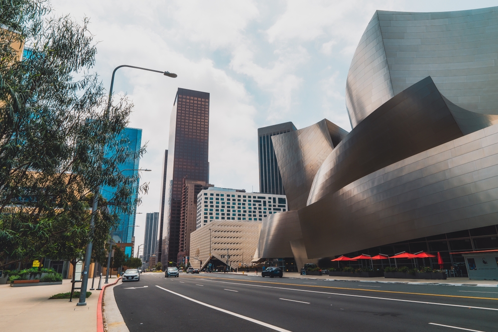 O The Broad e o Walt Disney Concert Hall na Grand Avenue, em Downtown Los Angeles