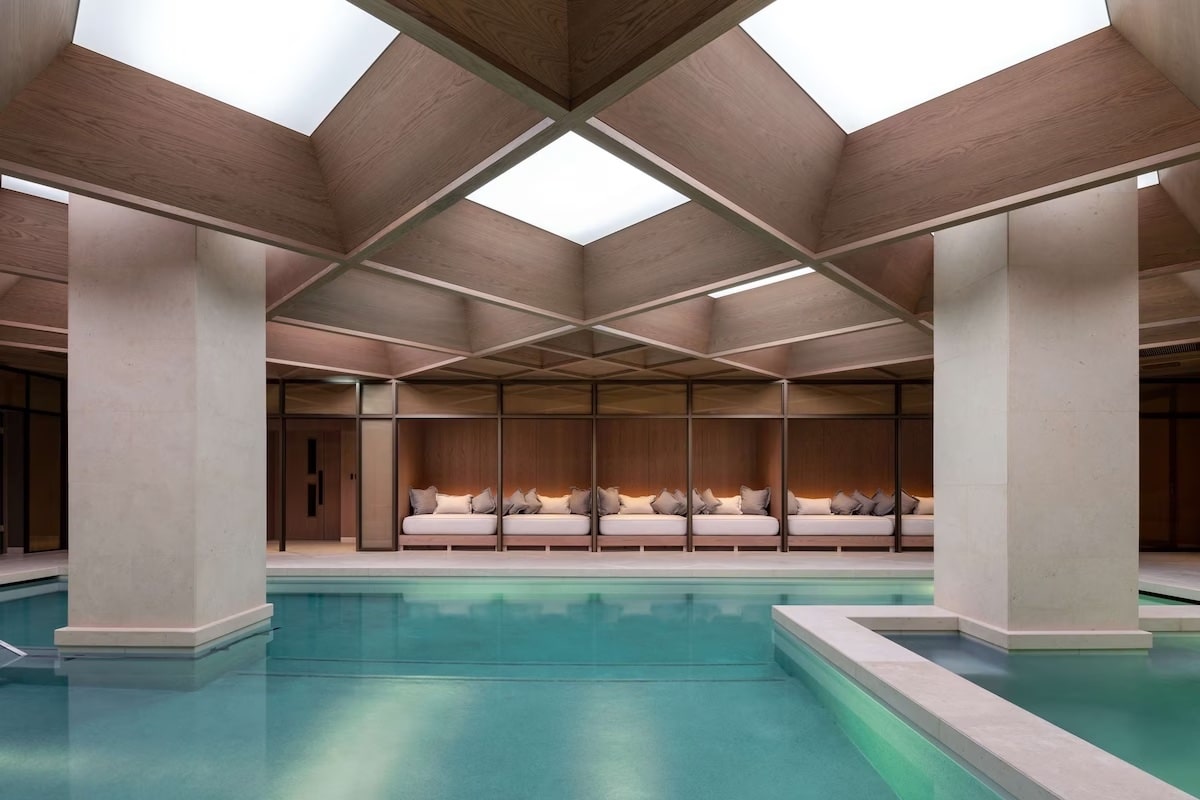 The Londoner, hotel com piscina coberta no centro de Londres