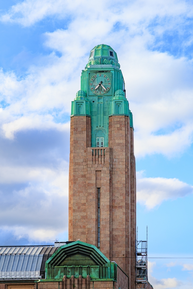 A torre do relógio da Estação Central de Helsinque, em Kluuvi