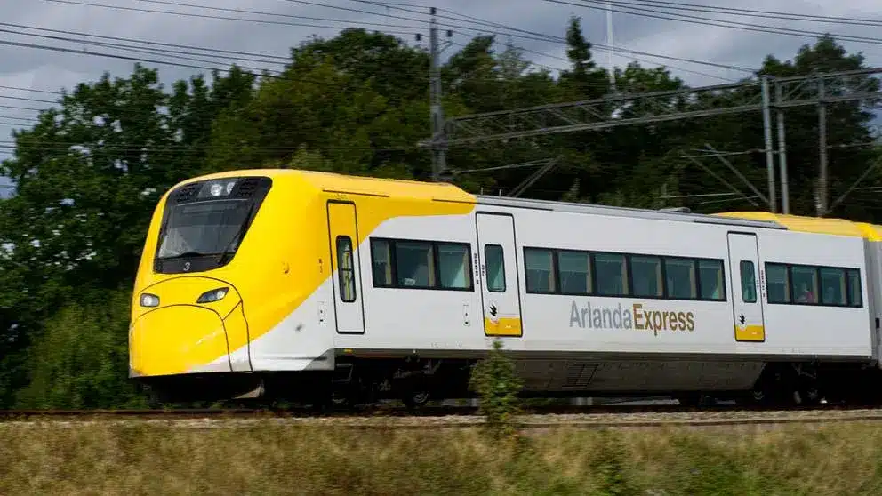 Trem Arlanda Express do aeroporto de Estocolmo para o centro da cidade