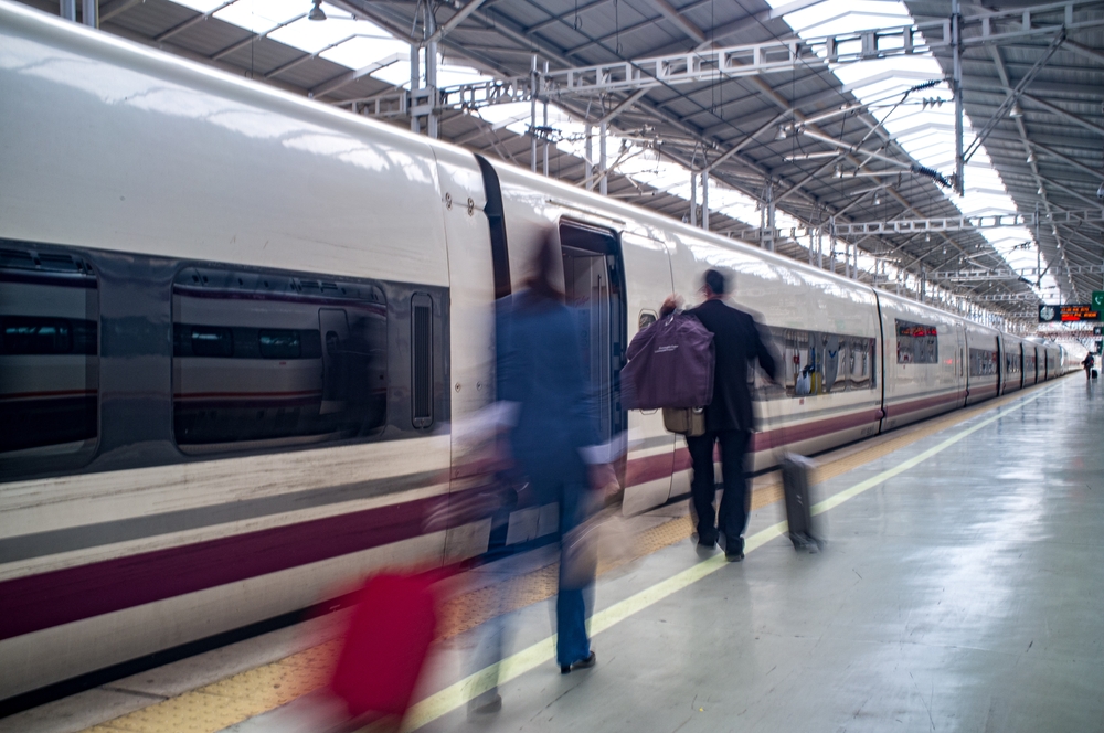 Trem de alta velocidade na estação Málaga María Zambrano