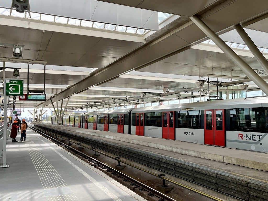 trem do aeroporto de Amsterdam para o centro