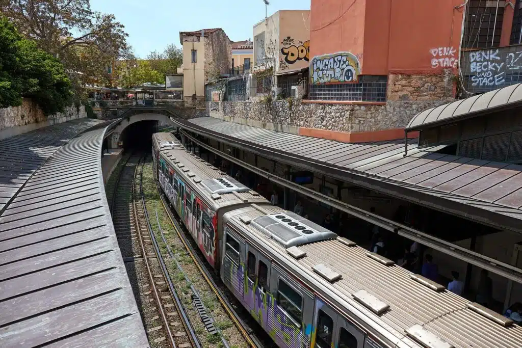 Trem em Atenas