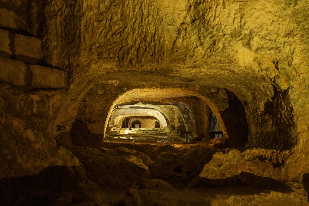 Túmulos subterrâneos nas Catacumbas de São Paulo em Rabat, Malta