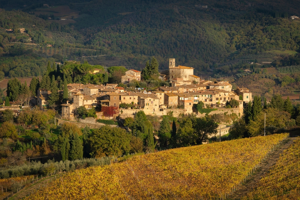 O vilarejo de Montefioralle e os vinhedos perto de Greve in Chianti