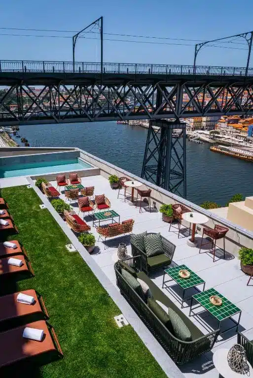 Vincci Ponte de Ferro, hotel bem à beira do rio no Porto