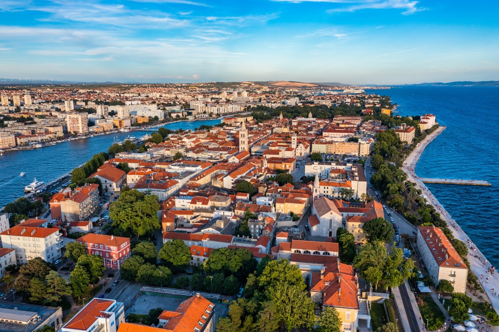 Vista aérea da Cidade Velha de Zadar na península