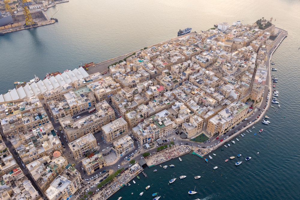 Vista aérea da orla de Birgu com o Forte de Santo Ângelo