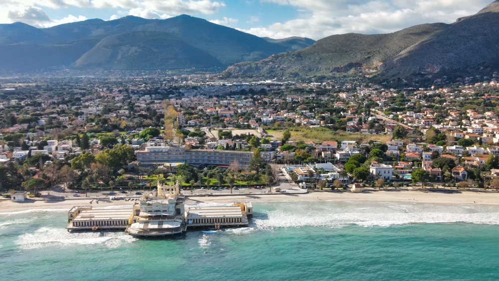 Vista aérea da praia de Mondello, perto de Palermo