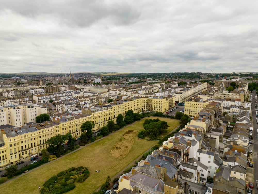 Vista aérea da Regency Square e da praia em Brighton