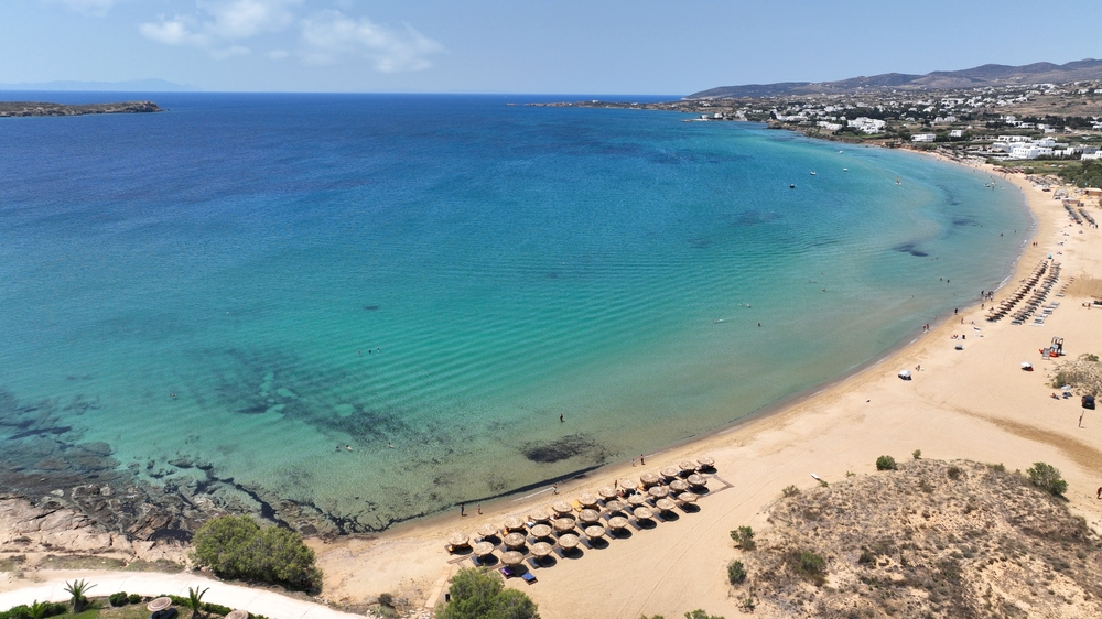Vista aérea de Chrissi Akti, também conhecida como Golden Beach, em Paros
