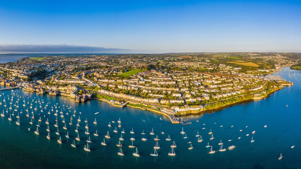 Vista aérea de Falmouth e do rio Penryn, na Cornualha