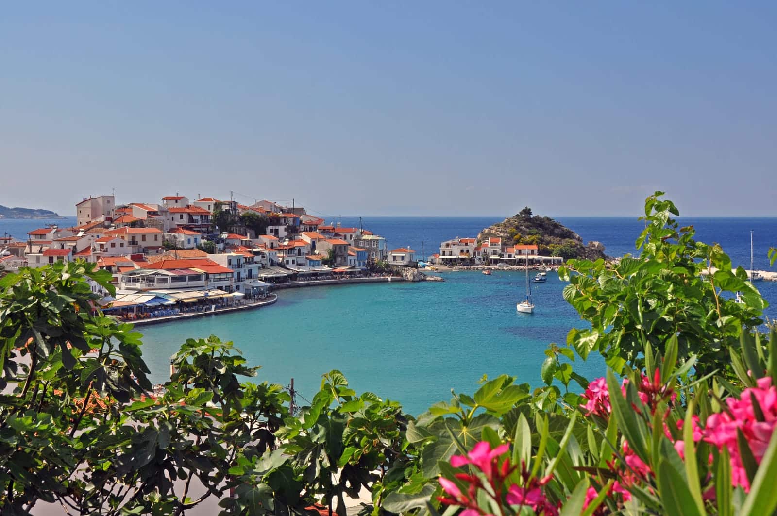 Vista da baía em direção a Kokkari, em Samos