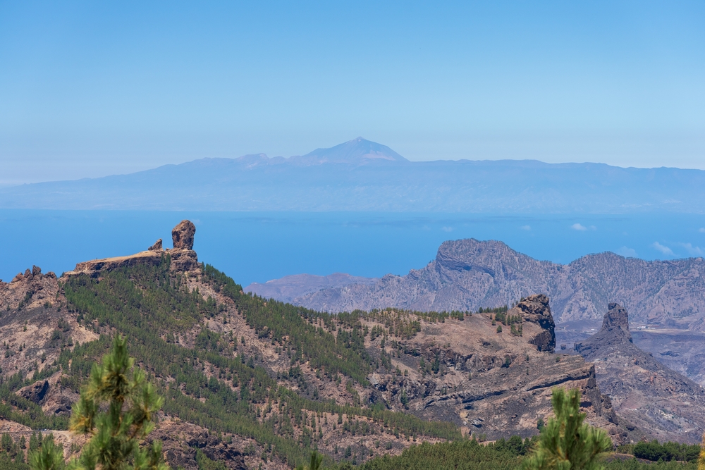 Vista do Pico de las Nieves sobre as montanhas em direção ao Roque Nublo, em Gran Canaria