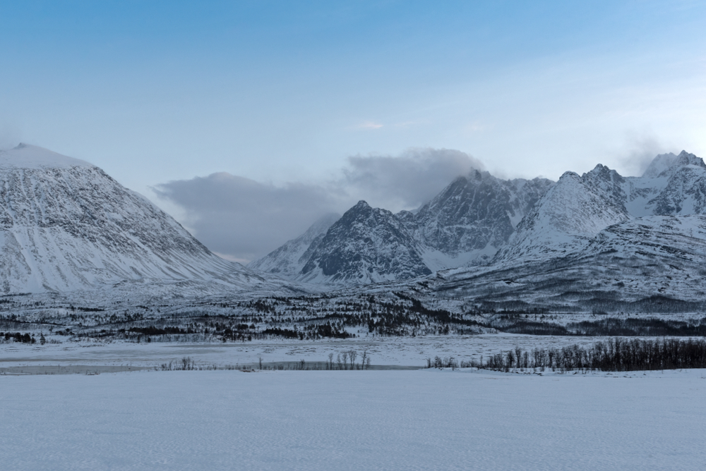 Vista dos Alpes de Lyngen, em Lyngen