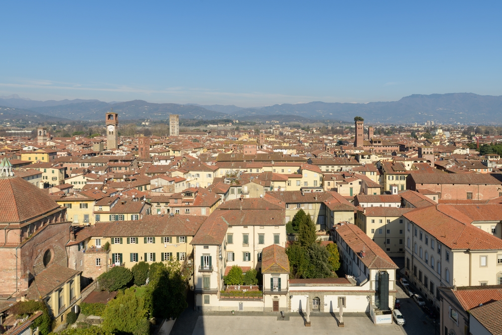 Vista dos telhados de Lucca com a Torre Guinigi